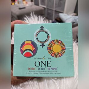 Young Living ONE collection‎ Limited Edition..ONE HEART ONE VOICE ONE PURPOSE